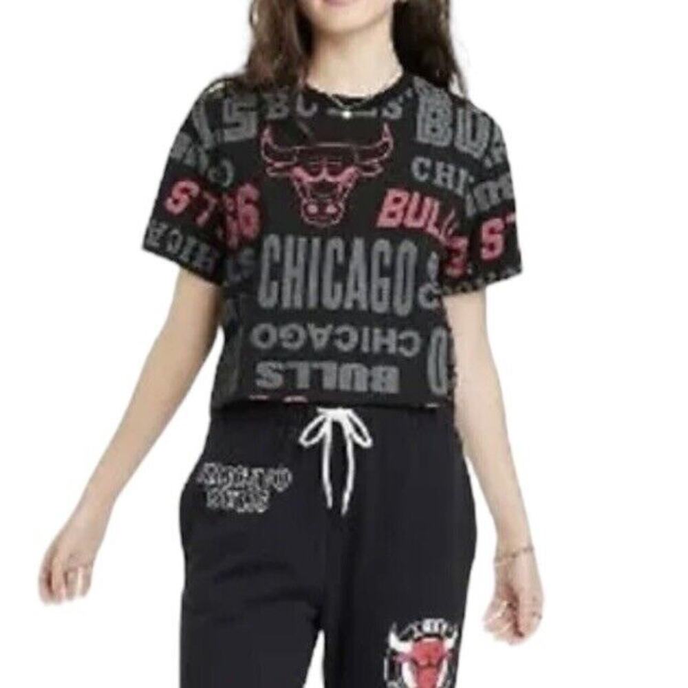 NBA Chicago Bulls Women's Black Logo Size XL Cropped Short-Sleeve T-Shirt NWT